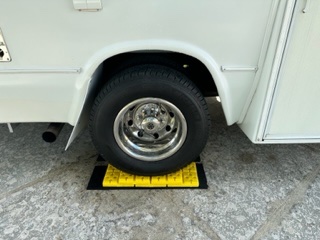 Rubber pads under both rear wheels